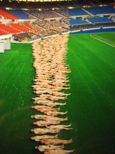 Happel-Stadion 2008, Wien – limitierter Fotoabzug von Spencer Tunick
