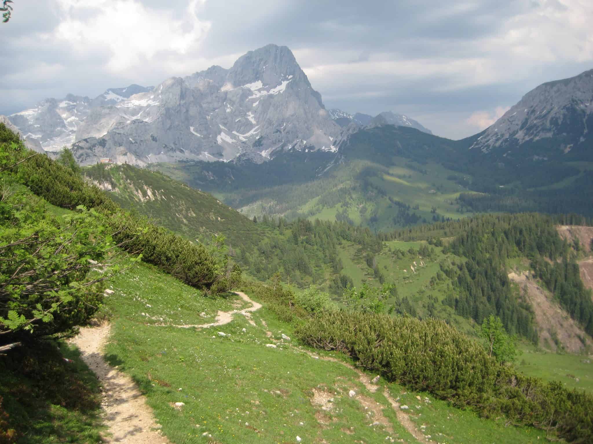 Blick auf Hofpürgelhütte und Torstein/Hoher Dachstein, Salzburg
