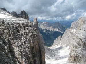 Mittagstal auf der Sella im Frühsommer, Ladinien, Italien